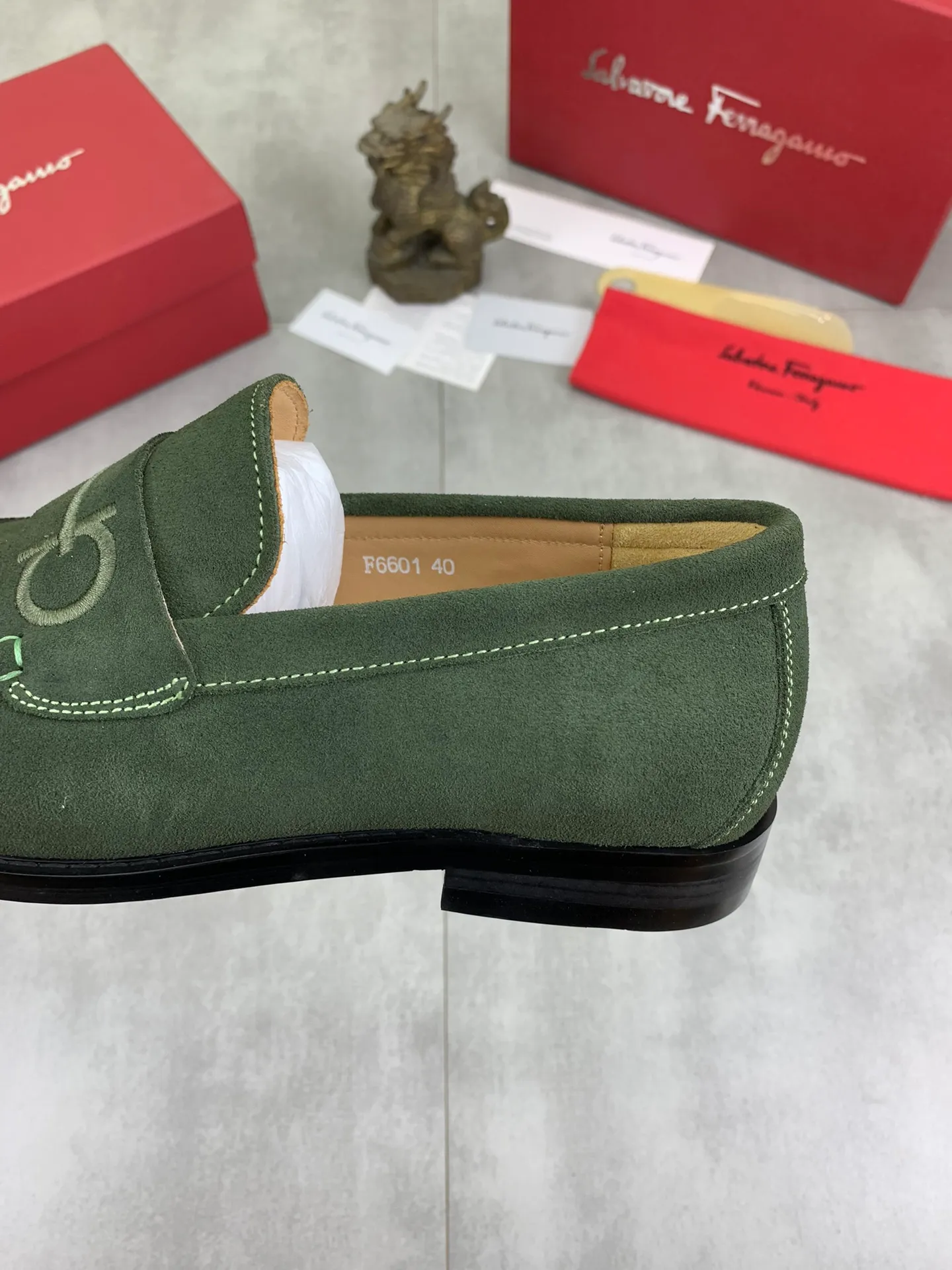 Men's Men's Shoes 💰P460💰[New Style] Water-dyed Niuli 🆘[Salvatore Ferragamo] Ferragamo's latest casual business leather shoes for men! Available at counters simultaneously! The fabric is made of specially imported original calfskin, the lining is made of imported water-dyed cowhide, and the original combination outsole is absolutely luxurious and leads the fashion trend. Matching code: 38-45; 5️⃣ colors available